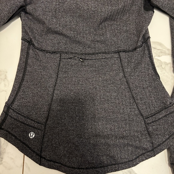Women’s Lululemon 1/4 Running Shirt Sz 4 EUC - Picture 7 of 11